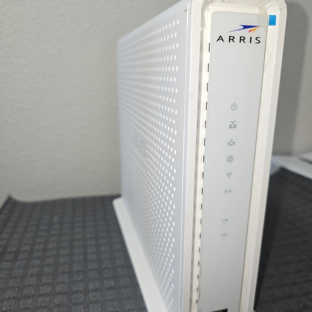 ARRIS SURFboard SBG6900AC Docsis 3.0 16x4 Cable Modem/ Wi-Fi AC1900 Router